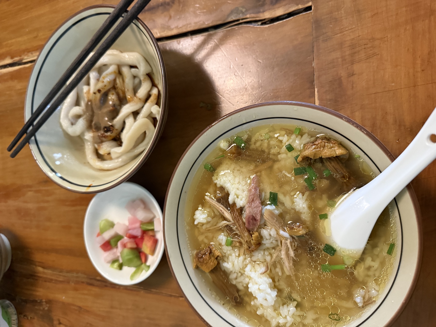 Agaricus Mushroom Chicken Soup Rice with chicken, mushrooms and scallions