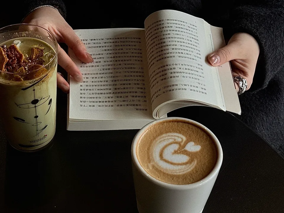 Coffee and a drink beside an open book at MEDISN